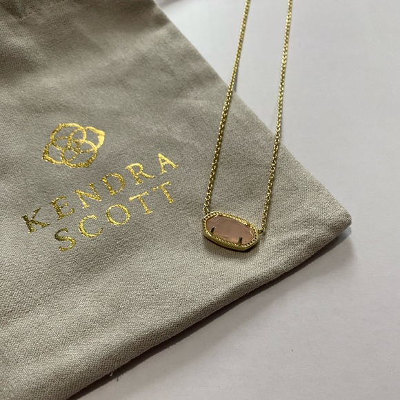 Kendra Scott Elisa Gold Pendant Necklace in Rose Quartz - Picture 3 of 3